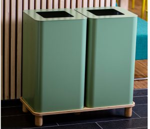 Abfallbehälter ARKAD-Eleganter und starker Eindruck, um Ordnung für Ihre Recyclingbedürfnisse zu schaffen. Typische Funktion mit atypischer Form.